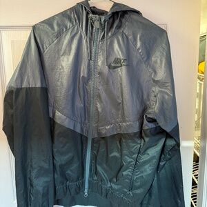 Nike Women's Windrunner Size Medium